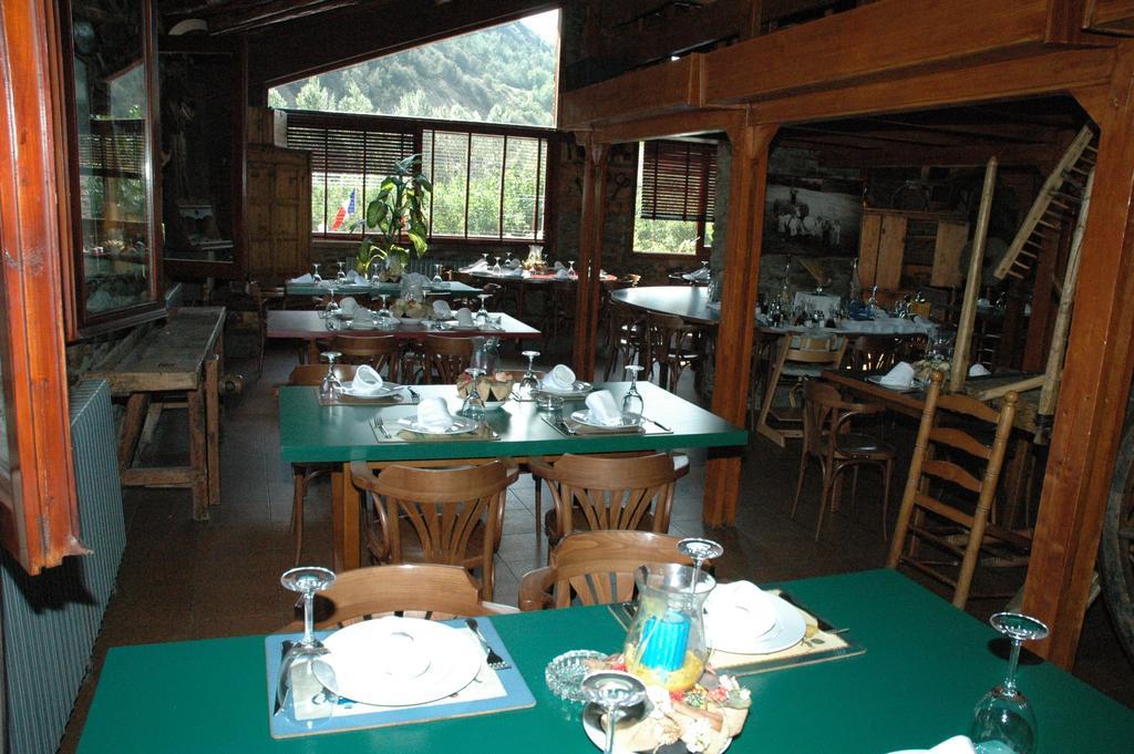 Frontera Park Campsite Farga de Moles